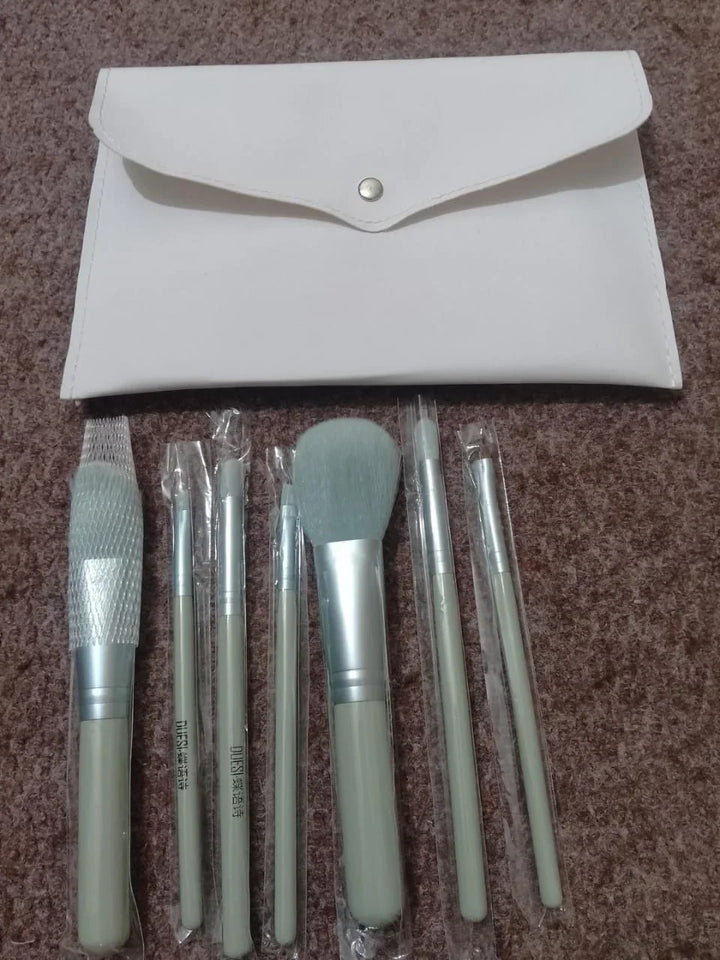 High Quality Makeup Brushes Set With Pouch 7 Pcs